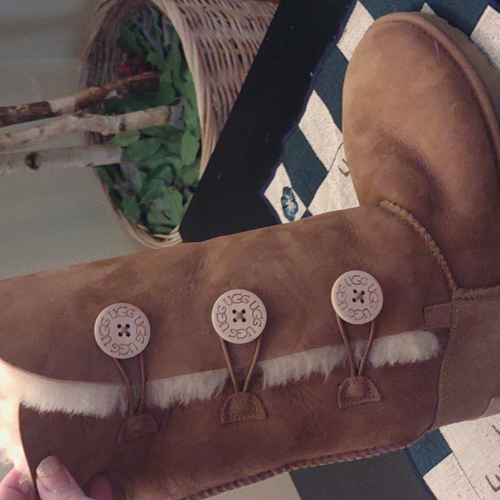 Pair of UGG size 8
